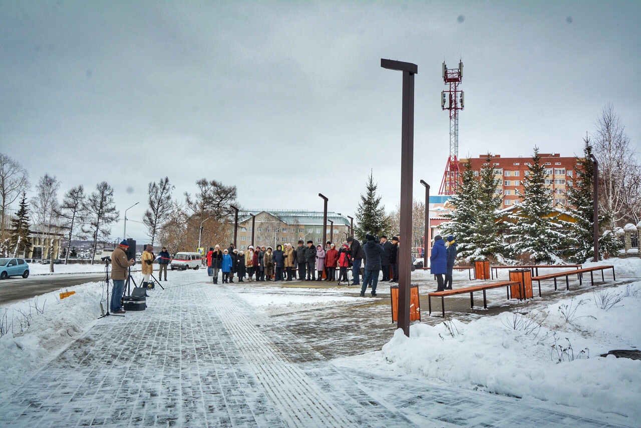 Ачинск время. Ачинск площадь. Ачинск Центральная площадь. Ачинск Привокзальная площадь. Ачинск площадь города.