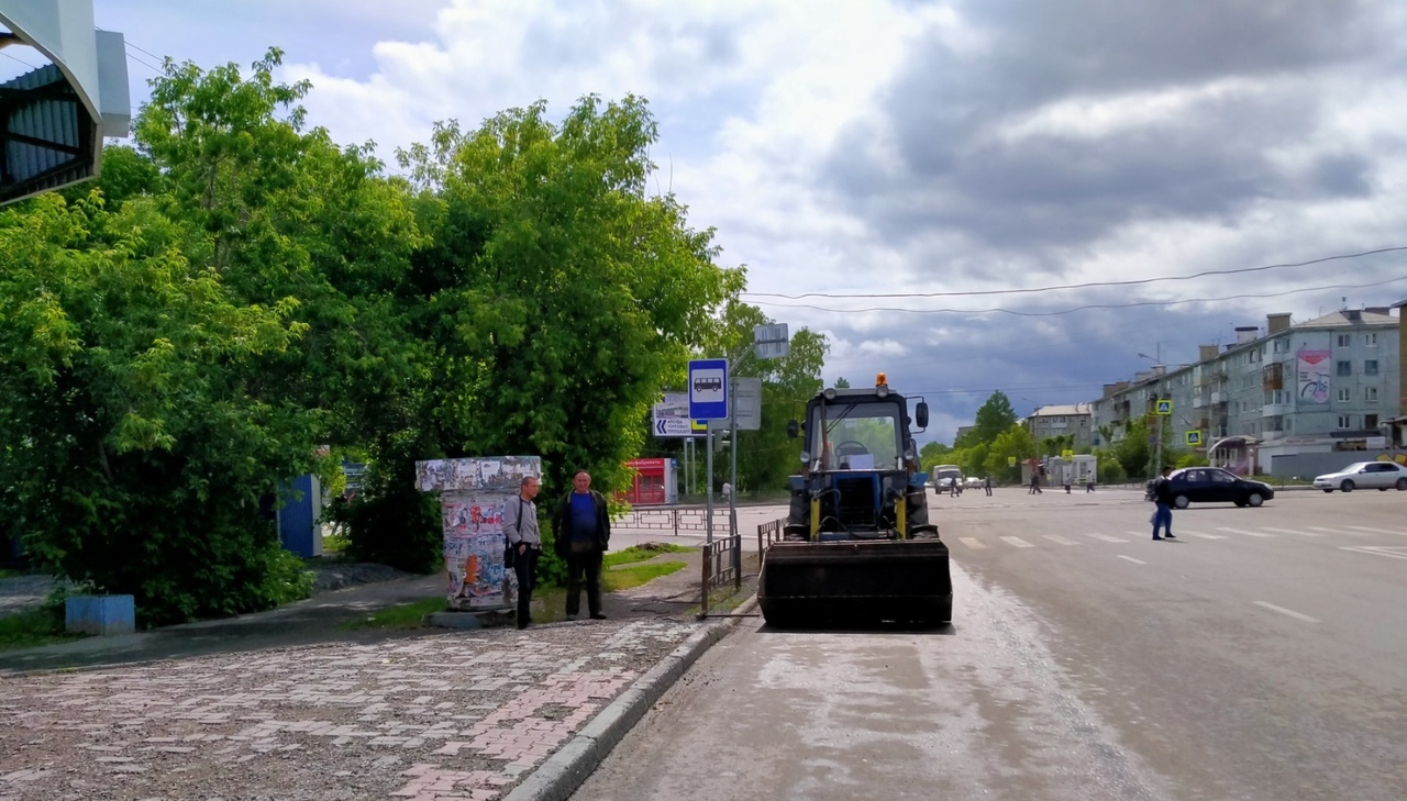 В Ачинске продолжают ликвидировать последствия бури (фото) / Ачинск / ЛЕНТА  НОВОСТЕЙ / 24 SIBINFO